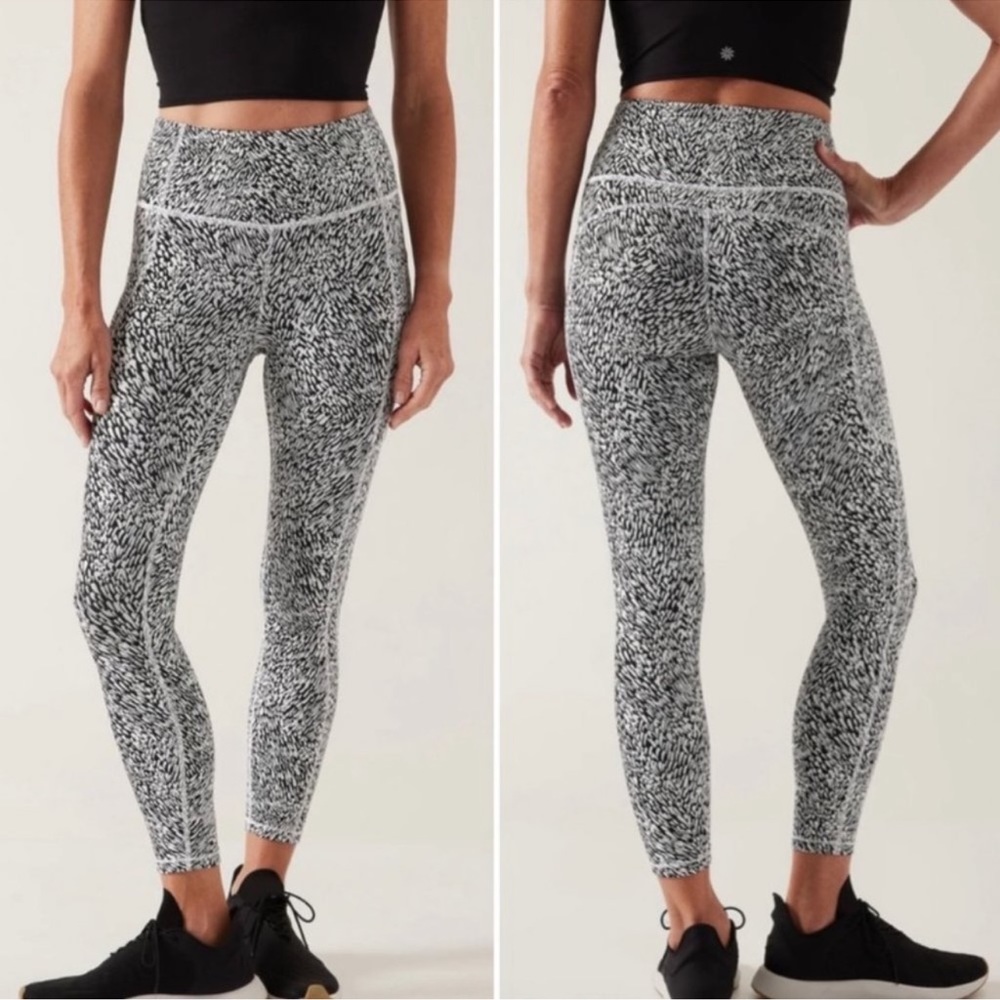 Athleta Ultimate Stash II Textured 7/8 Tight in Black White Design Size Plus 2X